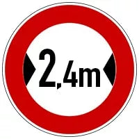 Hinweis auf eine maximale Durchfahrtsbreite von 2,4 Meter